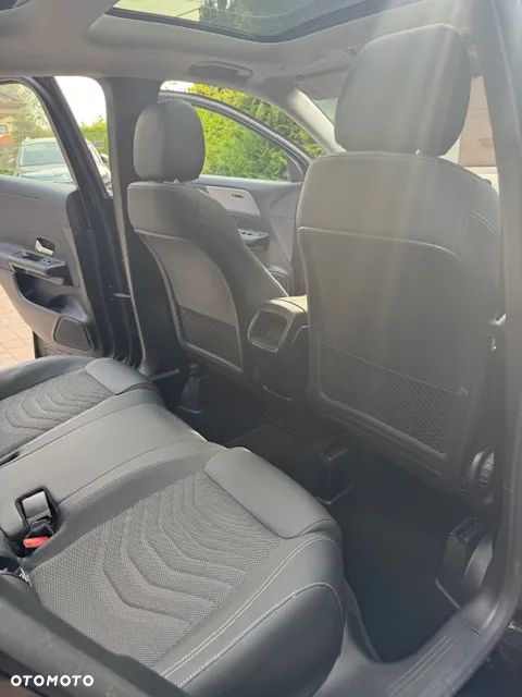 Mercedes-Benz GLA 180 d 8G-DCT - 14