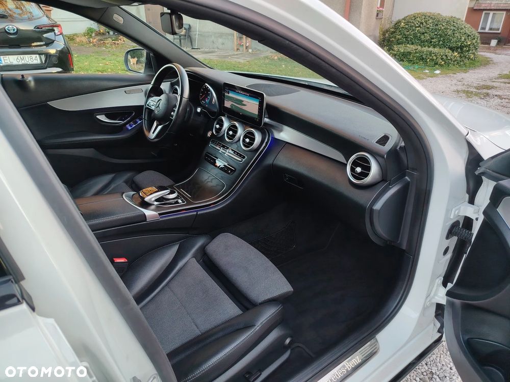 Mercedes-Benz Klasa C 200 4MATIC 9G-TRONIC - 24