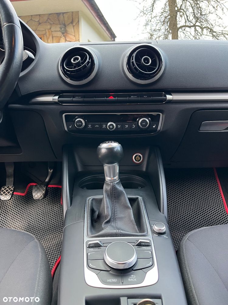 Audi A3 Sportback 1.4 TFSI Ambiente - 33