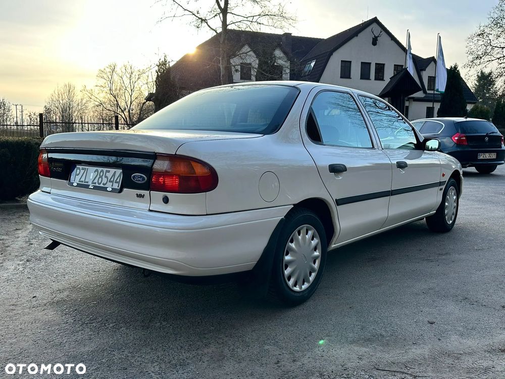 Ford Mondeo 1.6 CLX - 27