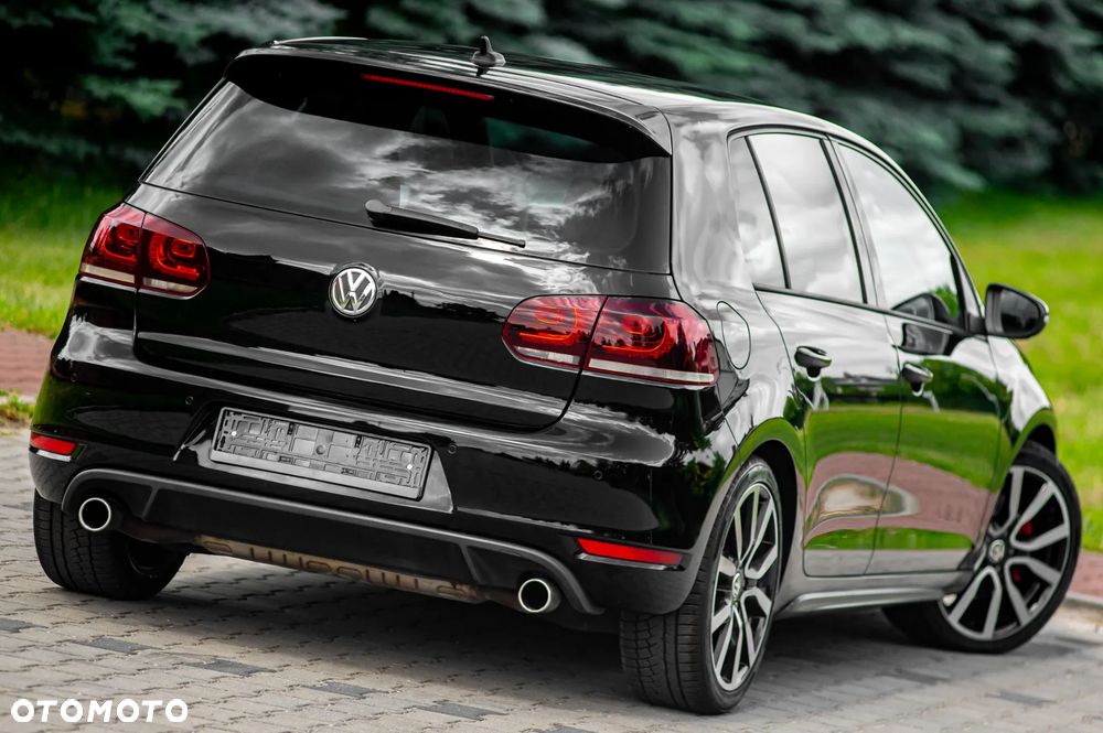 Volkswagen Golf 2.0 GTI DSG adidas - 11