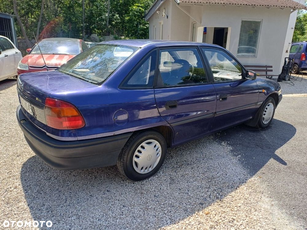 Opel Astra - 4