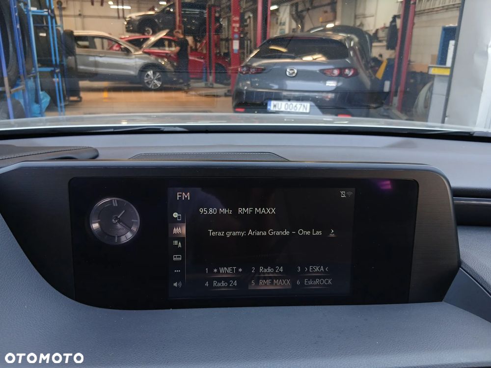 Lexus ES 300h Business Edition - 12