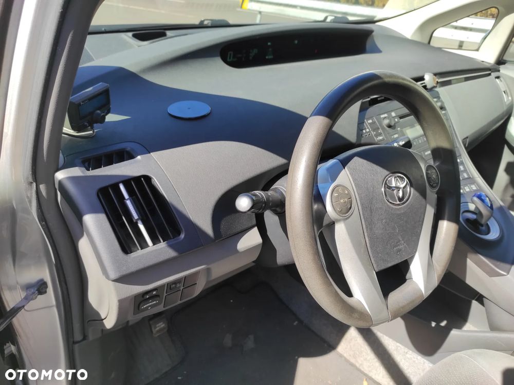 Toyota Prius (Hybrid) - 22