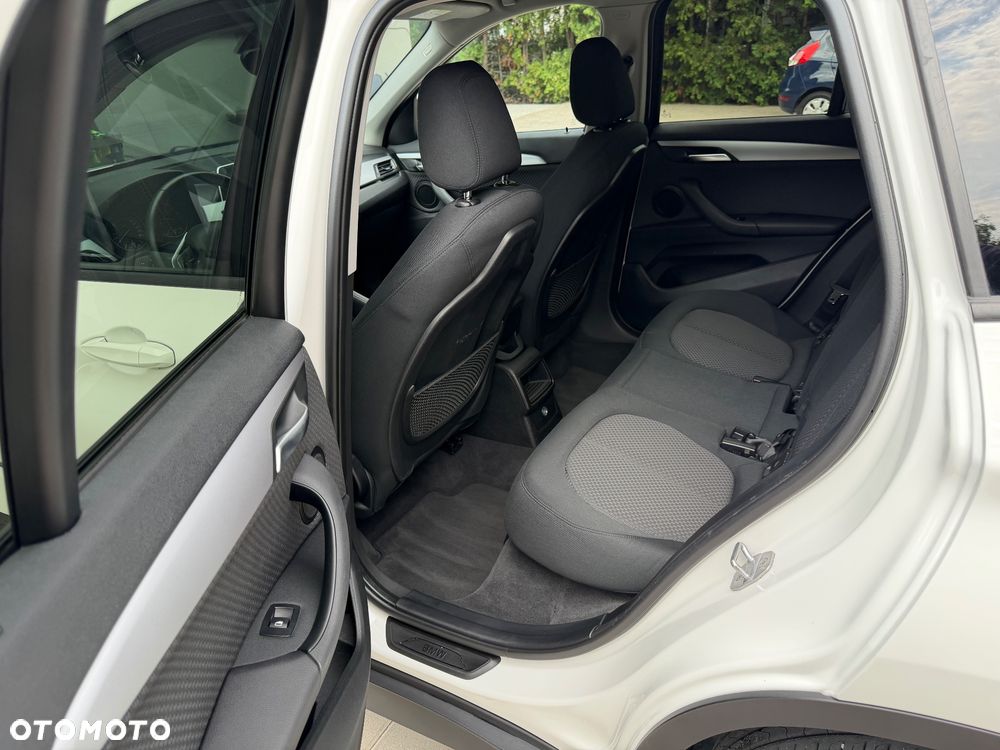 BMW X1 sDrive18i - 19