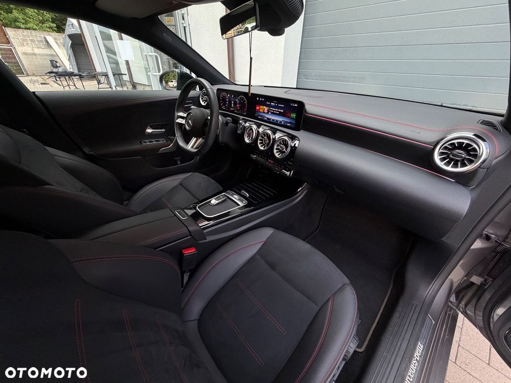 Mercedes-Benz CLA 220 AMG Line 7G-DCT - 13