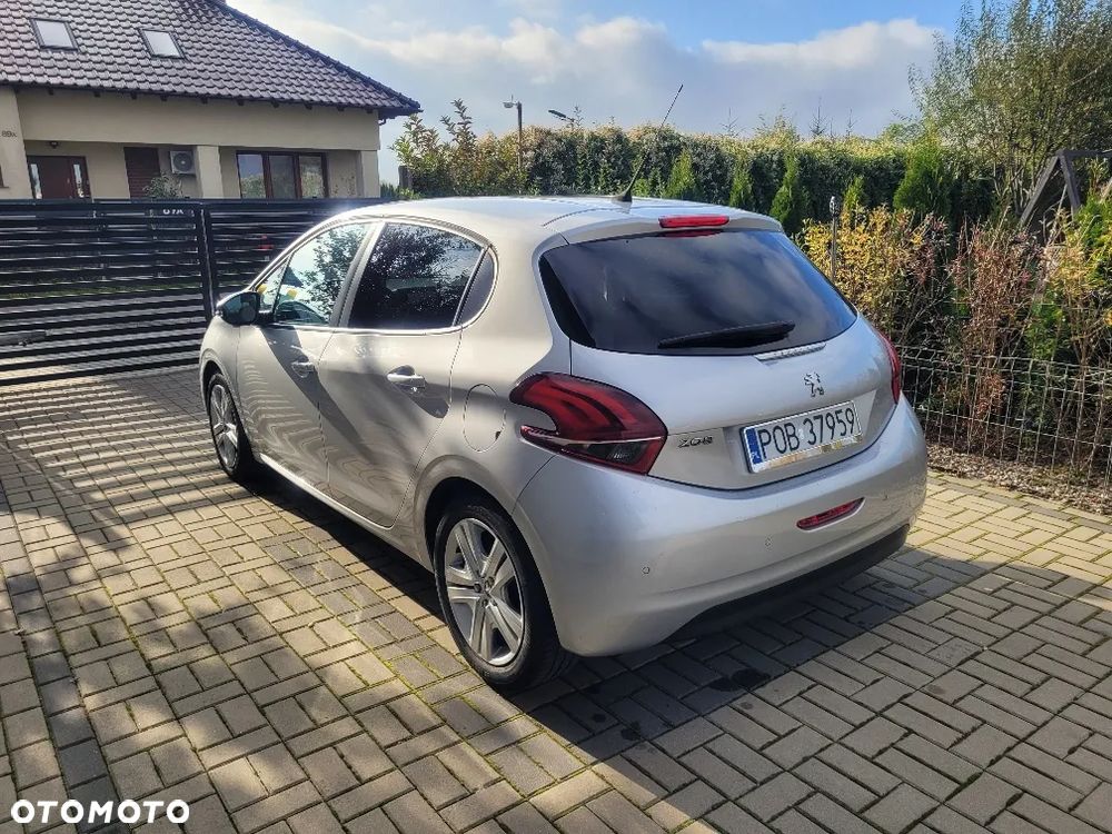 Peugeot 208 2018 photo 4