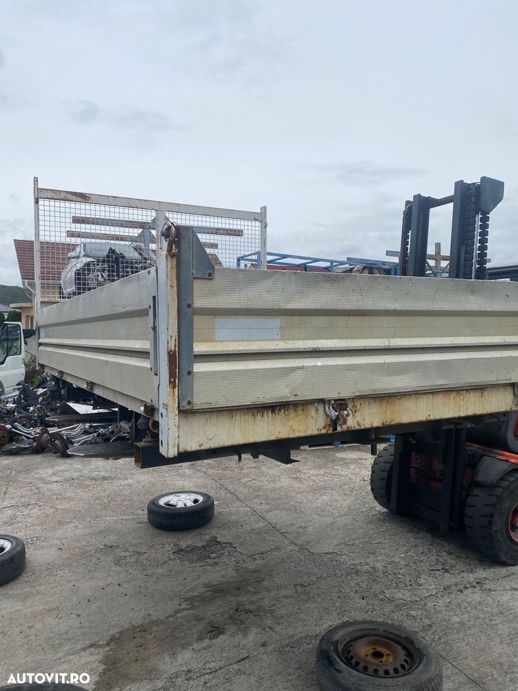 Bena Basculabila Iveco pe 3 parti, cu cilindru hidraulic - 1