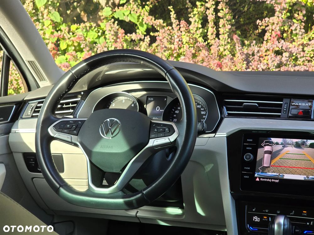 Volkswagen Passat Variant 2.0 TDI EVO Elegance DSG - 23