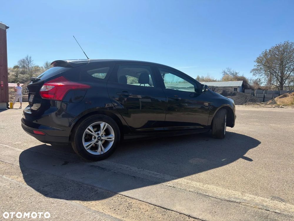 Ford Focus 1.6 Ambiente Start - 2