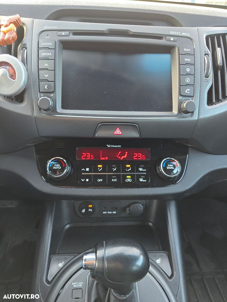 Kia Sportage 2.0 CRDI 4WD Automatik Spirit - 30