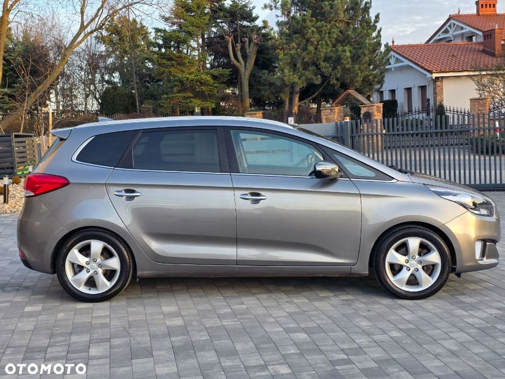 Kia Carens - 38