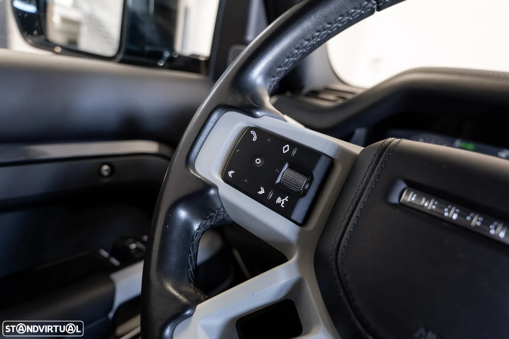 Land Rover Defender 3.0 D300 90 AWD X-Dynamic HSE - 11