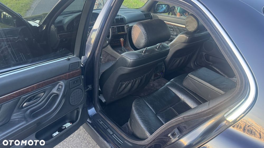 BMW Seria 7 740i - 12