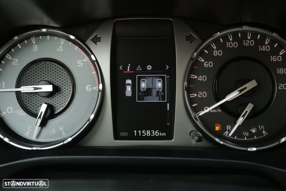 Toyota Hilux 2.4 D-4D 4WD CD CM - 36