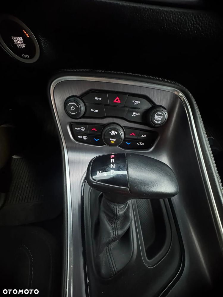 Dodge Challenger - 26