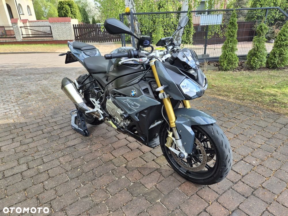 BMW S - 1