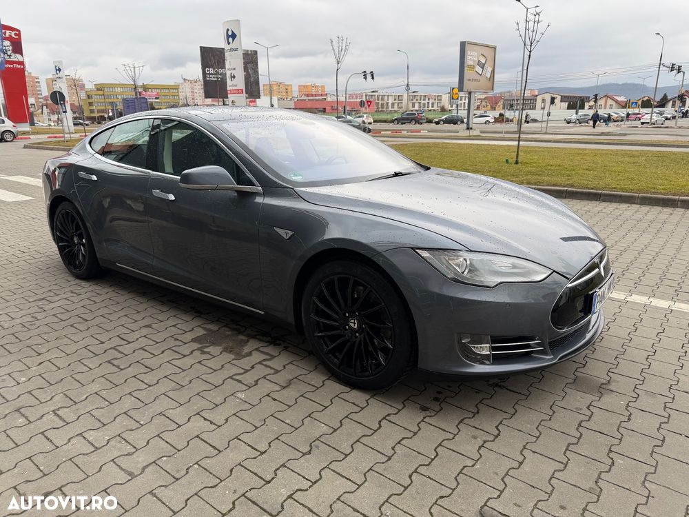 Tesla Model S - 12