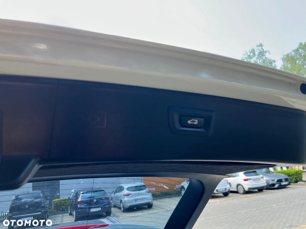 BMW Seria 5 525d xDrive - 28