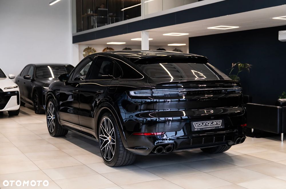 Porsche Cayenne Turbo E-Hybrid PHEV - 9