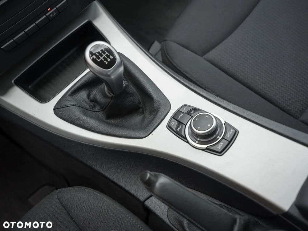 BMW Seria 3 318d DPF Edition Lifestyle - 32