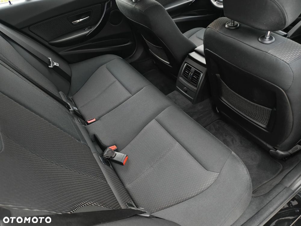 BMW Seria 3 320d Advantage - 35