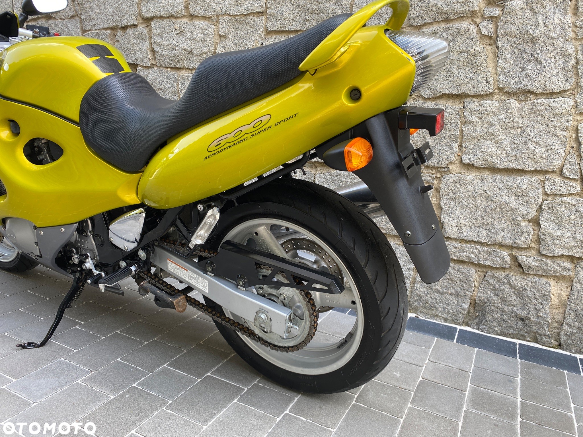 Suzuki GSX - 16