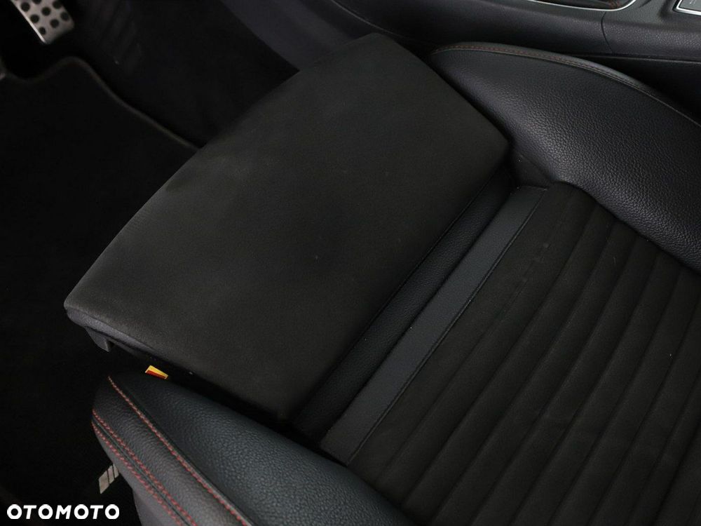 Mercedes-Benz GLA 180 AMG Line - 36