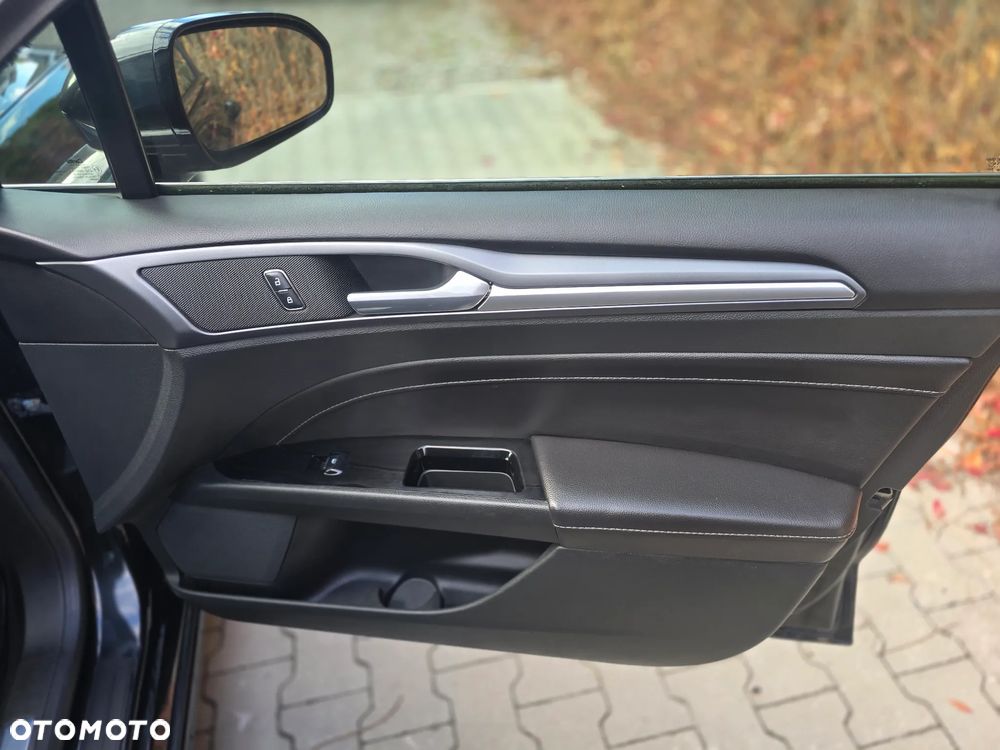 Ford Fusion 2.0 EcoBoost Titanium - 23
