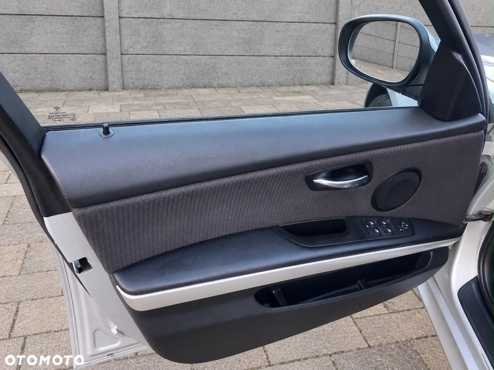 BMW Seria 3 - 34