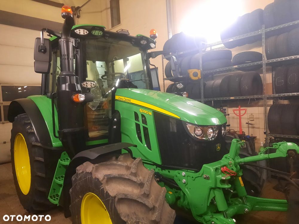 John Deere 6090m - 1