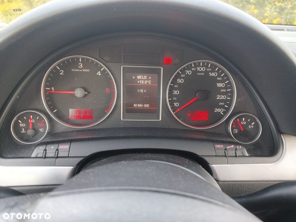 Audi A4 Avant 2.0 TDI Quattro - 23