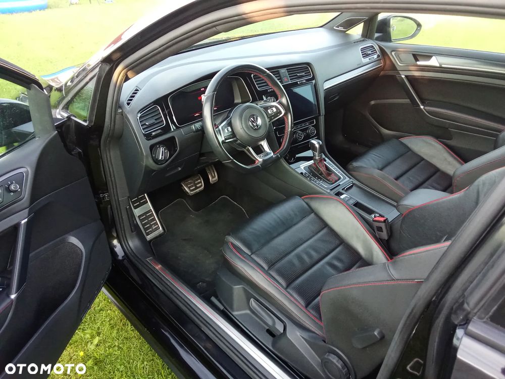 Volkswagen Golf - 6