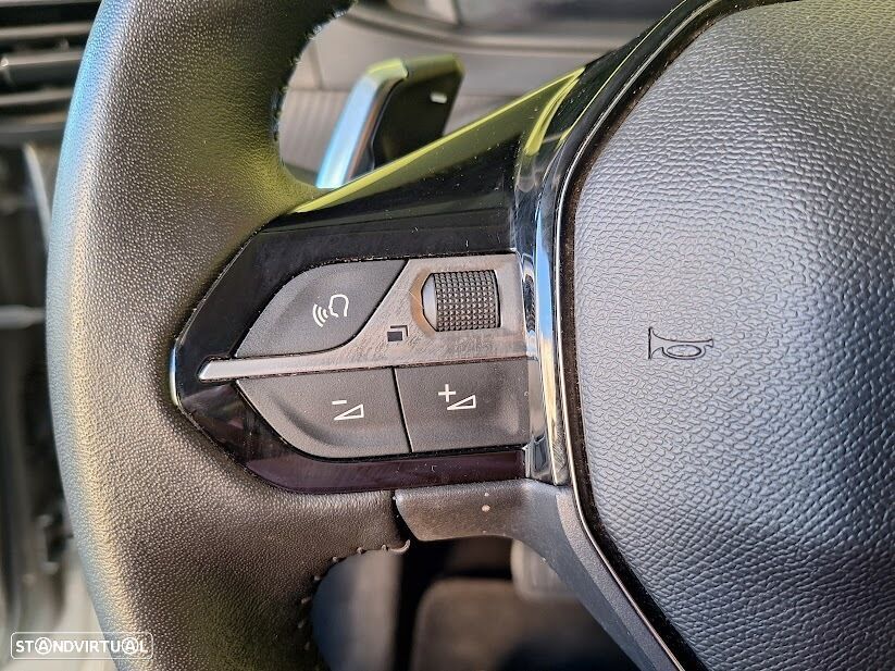 Peugeot 208 1.2 Hybrid Allure e-DCS6 - 17