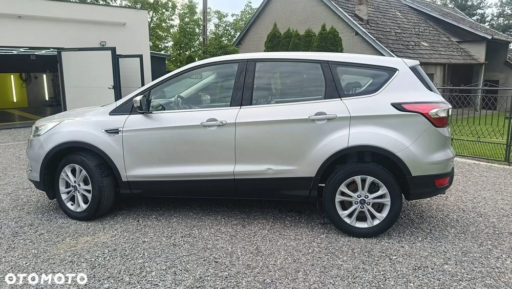 Ford Kuga 1.5 TDCi 2x4 Titanium - 3