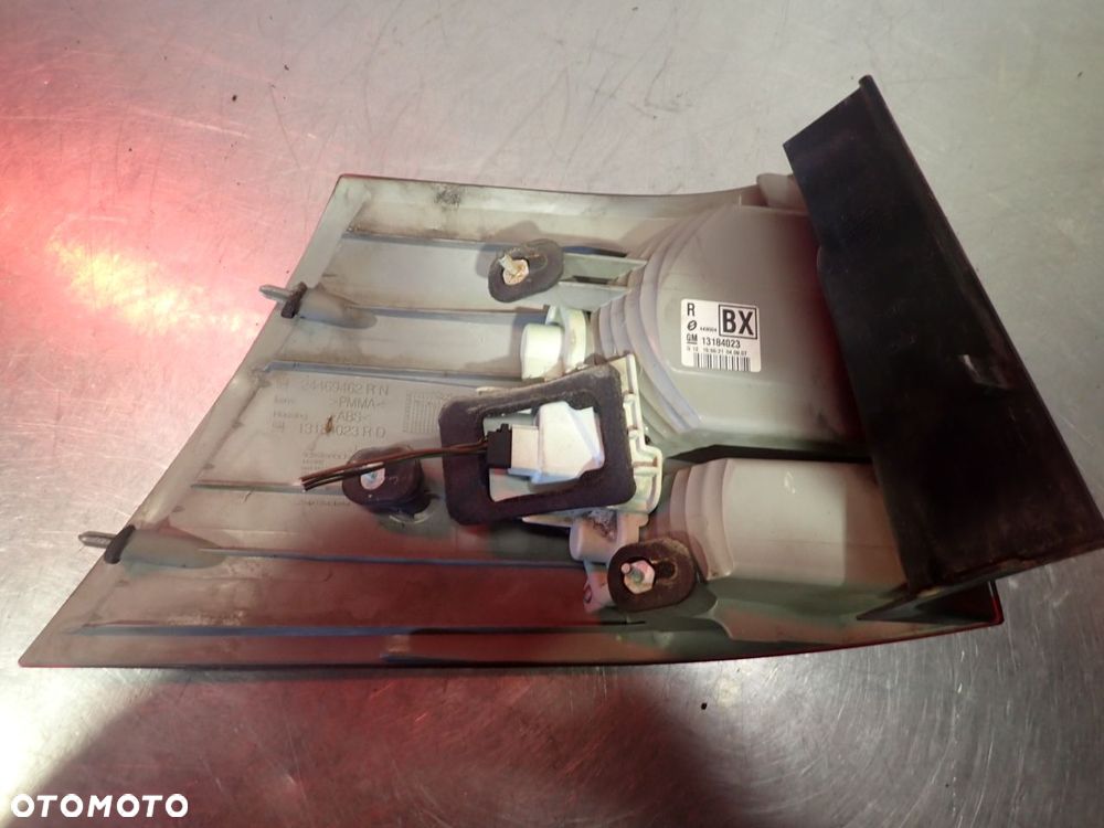 LAMPA PRAWA TYLNA OPEL VECTRA-C 2.2 - 2