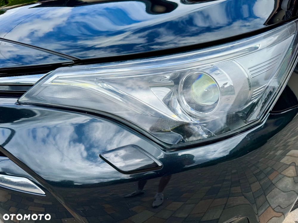 Toyota Avensis Combi 1.8 Multidrive S Executive - 30