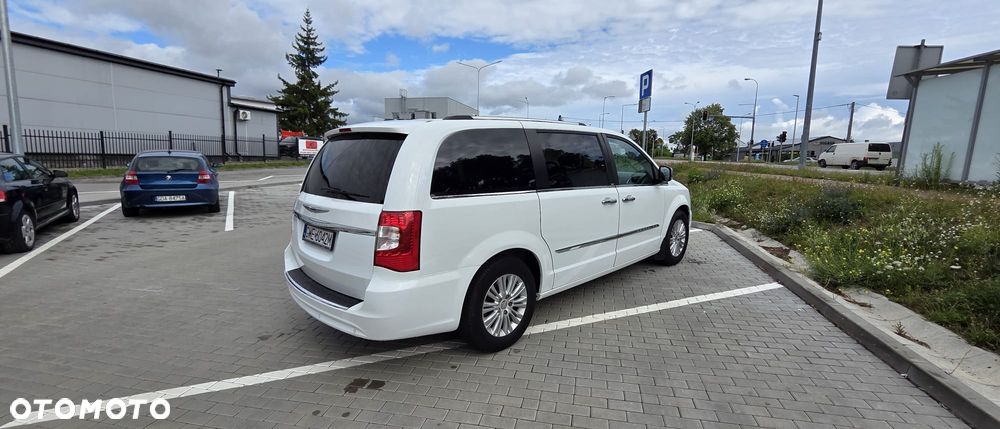 Chrysler Town & Country 3.6 Limited - 7