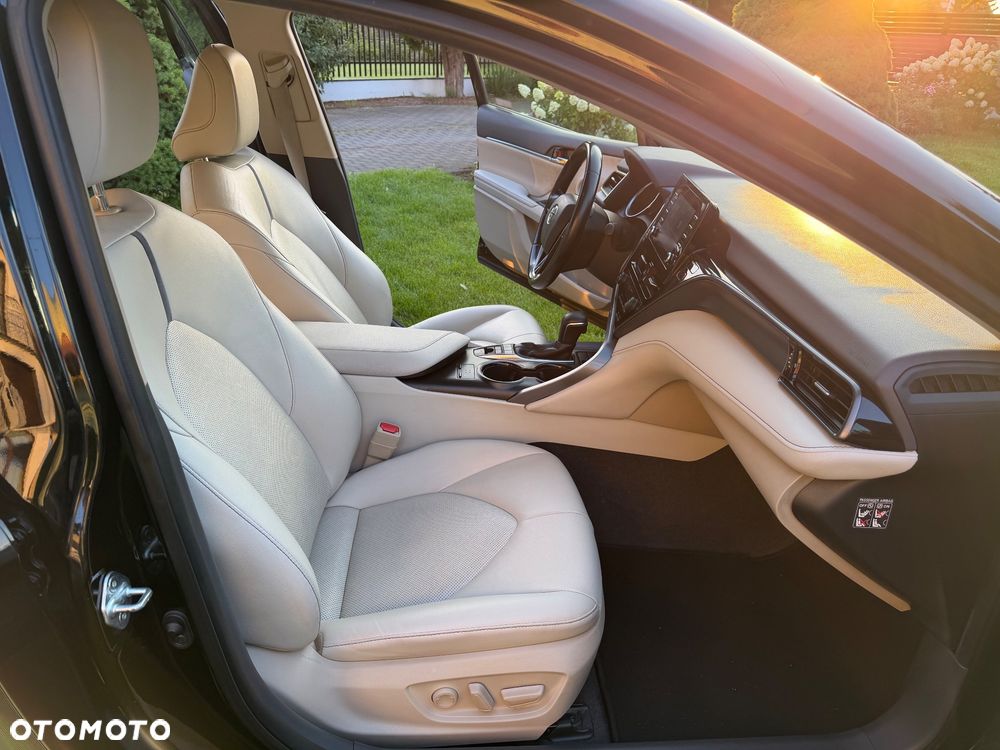 Toyota Camry - 21