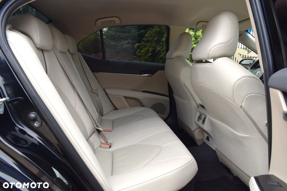 Toyota Camry 2.5 Hybrid Executive CVT - 8