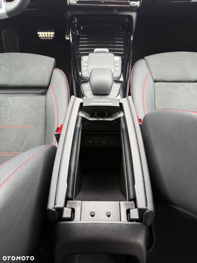Mercedes-Benz Klasa A AMG 35 4Matic AMG Speedshift DCT 7G - 27