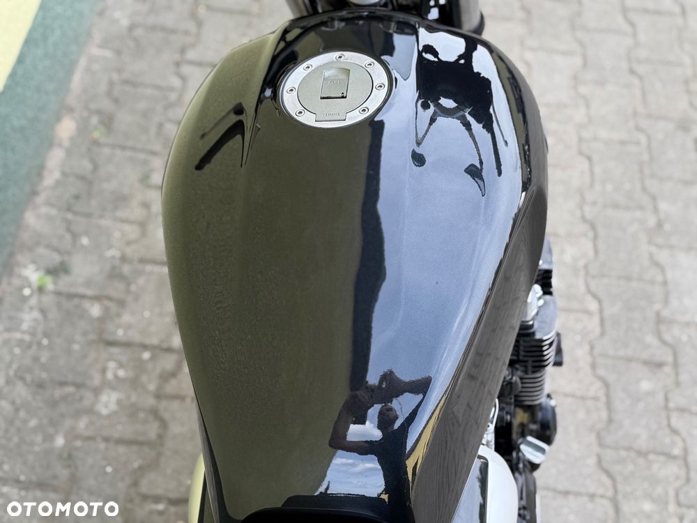 Yamaha XJR - 17