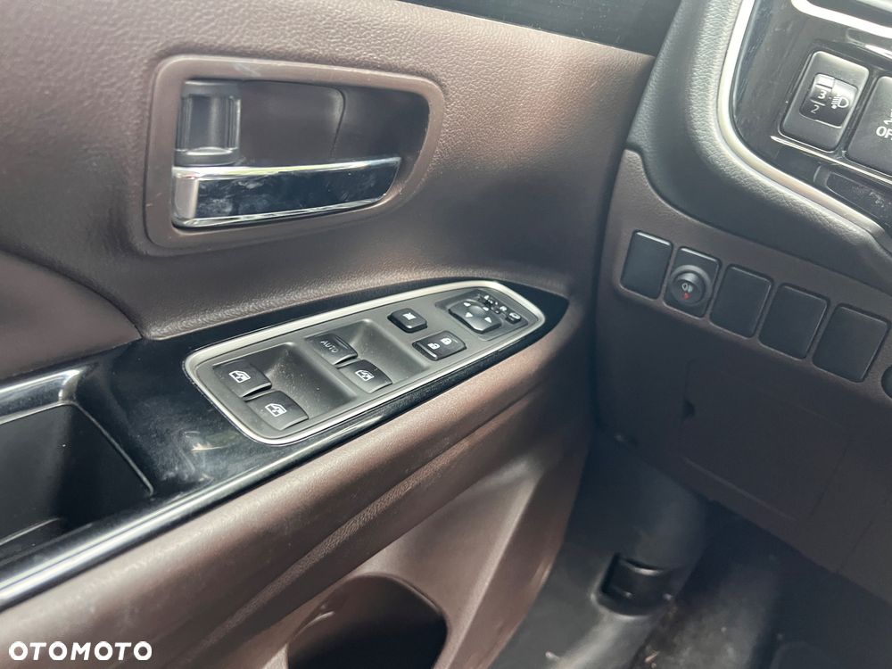 Mitsubishi Outlander 2.0 4WD Top - 10