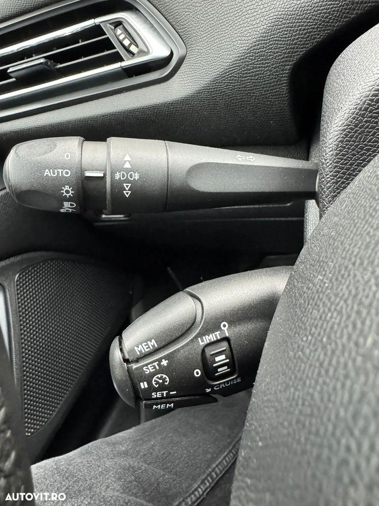 Peugeot 308 - 24