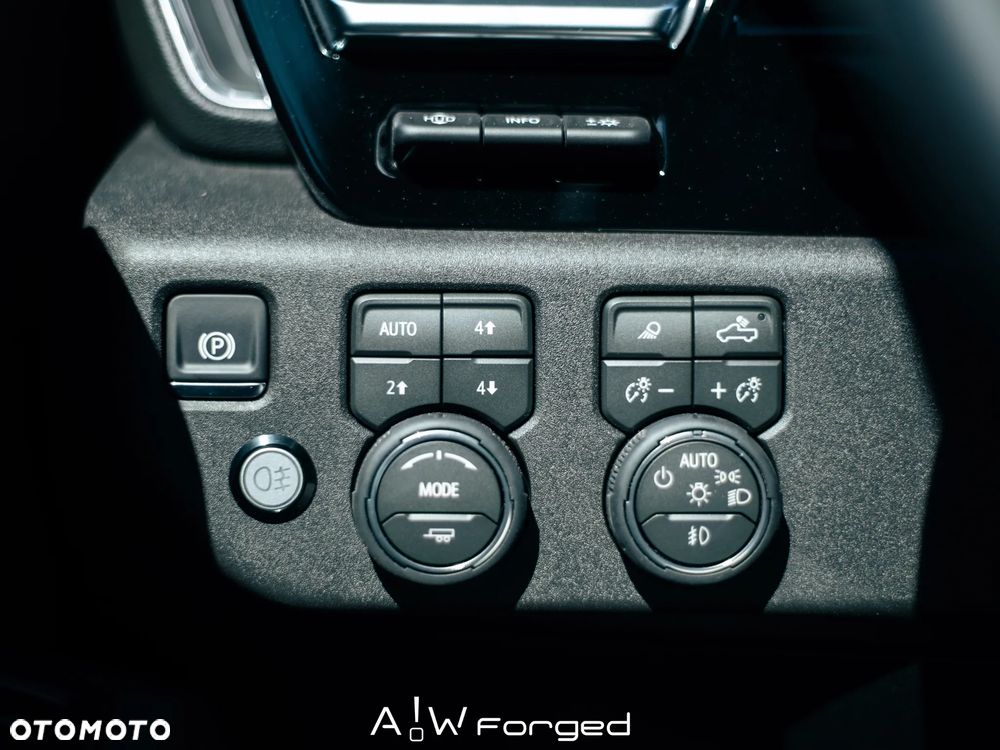 Chevrolet Silverado - 26