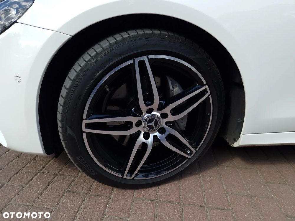 Mercedes-Benz Klasa E 220 d 4-Matic 9G-TRONIC - 26