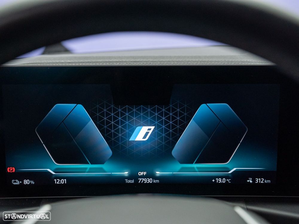 BMW i4 eDrive40 — fotografia 17