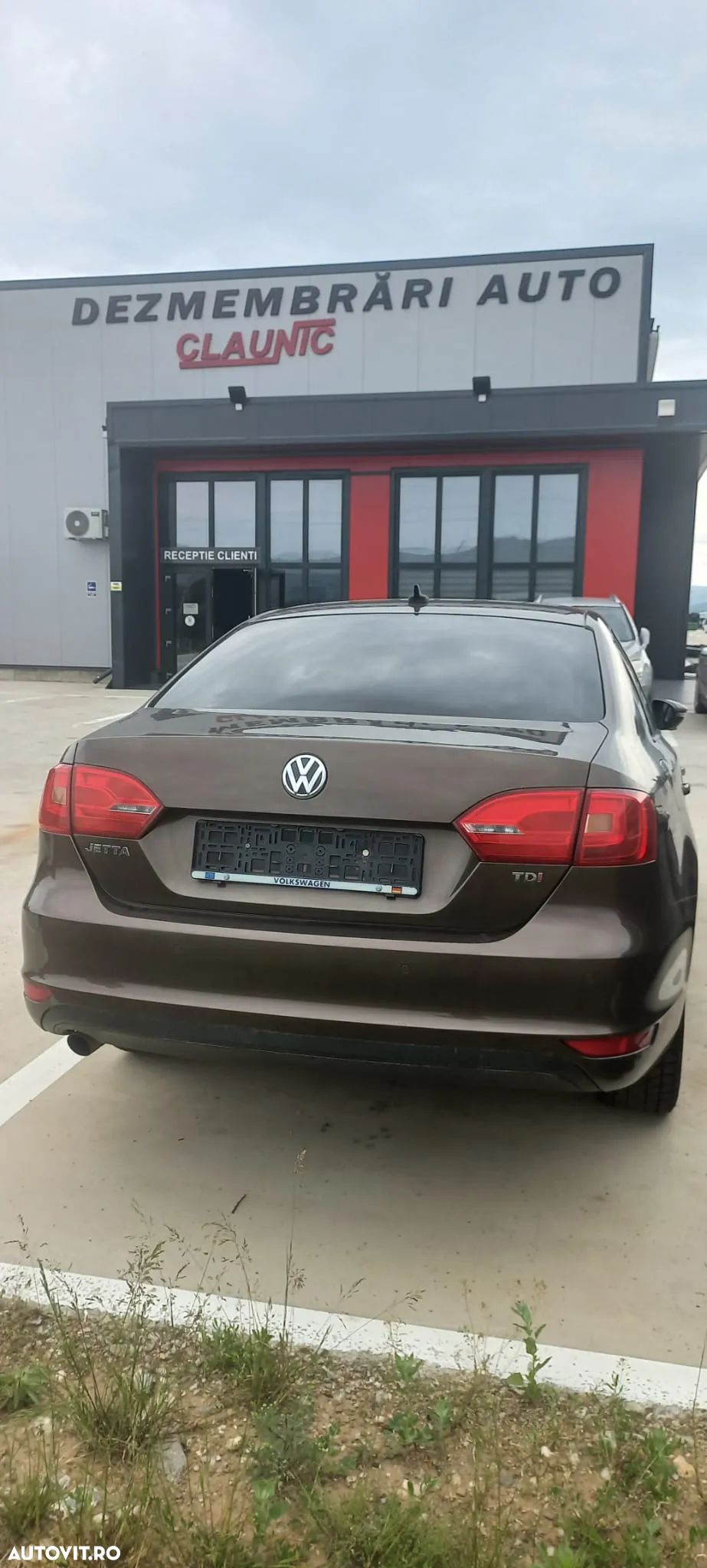 Dezmembram VW Jetta 1.6 TDI CAYC - 1