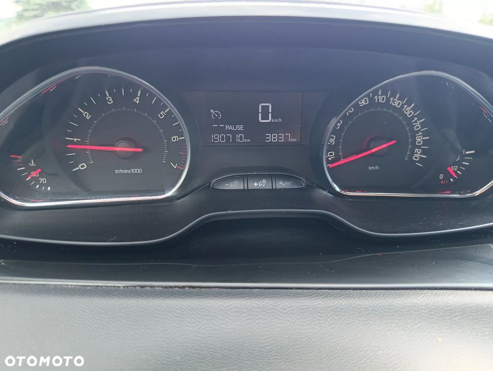 Peugeot 208 82 VTI Allure - 18