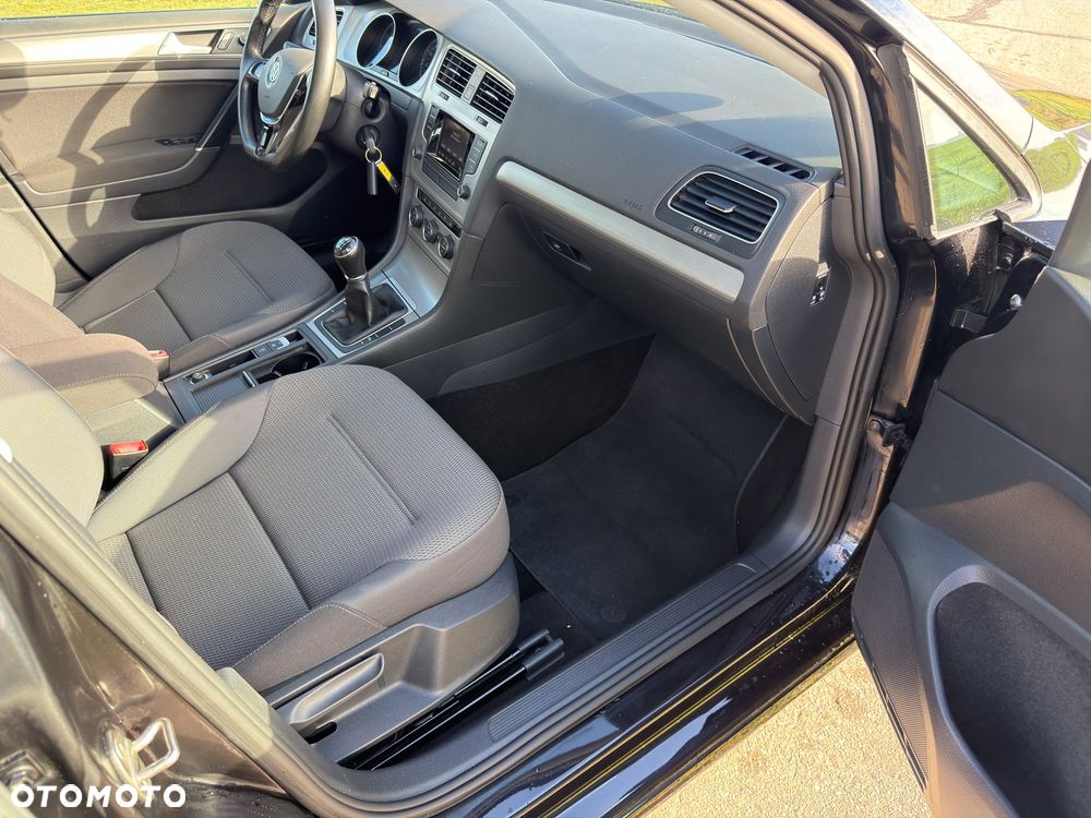 Volkswagen Golf - 24